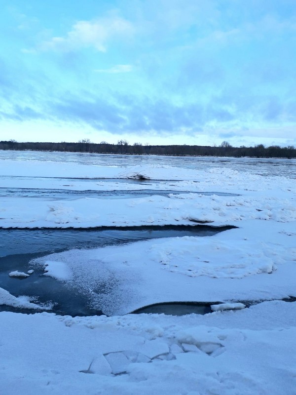 widok na Wisłę, zaśnieżone, zamarznięte łachy